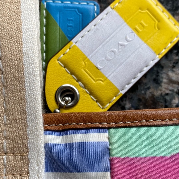 Coach purse very nice and very good condition. - Picture 4 of 6